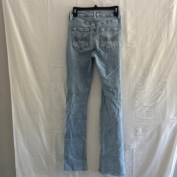 Idyllwind Stylish Distressed Blue Jeans - Picture 4 of 5